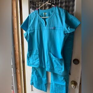 3 Wink scrub sets tops and bottoms of 3 XL PETITE
3 BUNDLE SETS YOU GET VGUC